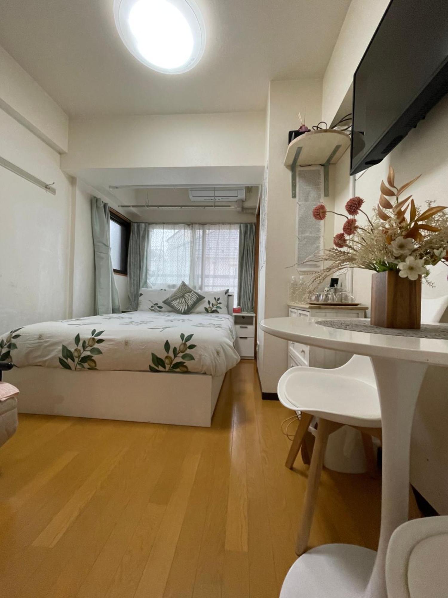 新宿安靜の家-A Quiet Home In Shinjuku - A 26 Square Meter Double Bed Room That Feels Like Home Токио Екстериор снимка